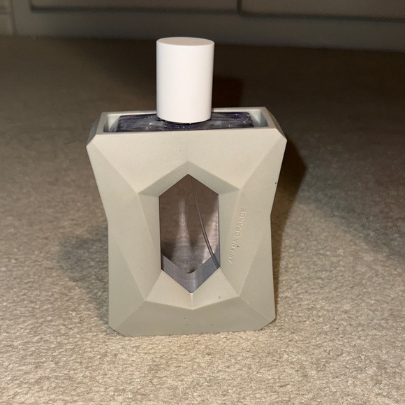 Ariana Grande Perfume